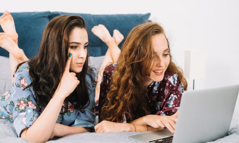 Tech Chick Internetchicks: Empowering Women in Tech Through Networking and ...